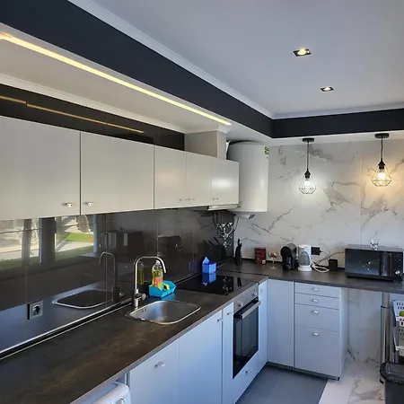 Aroeira Tropical Villa Charneca (Setubal)